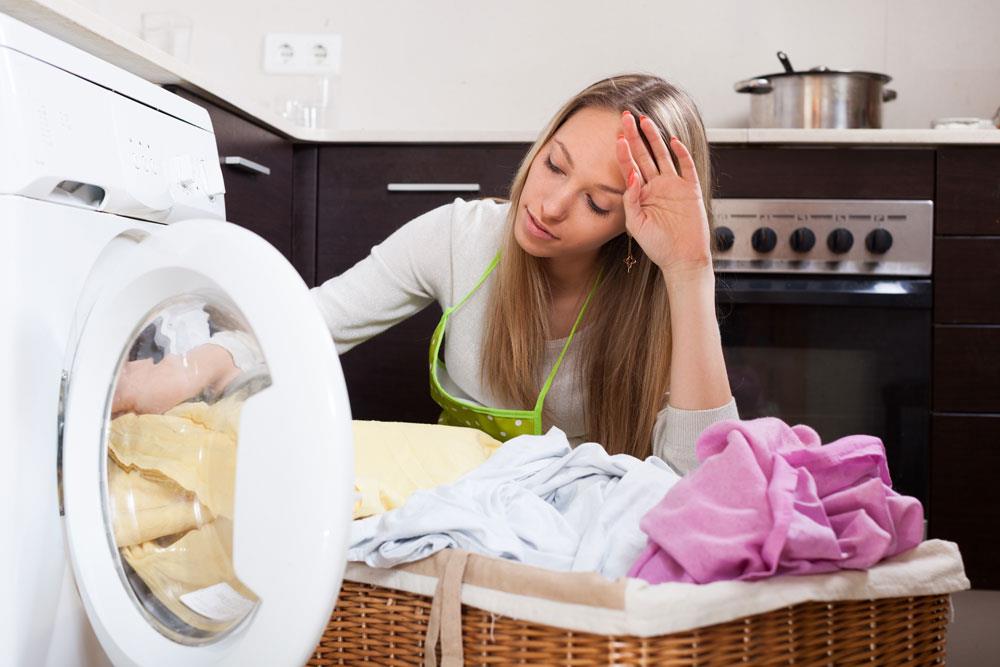Máy giặt hỏng khiến nhiều chị em cảm thấy vất vả hơn trong công việc gia đình