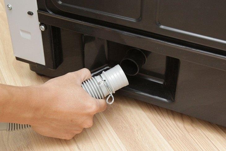 Nuoc khong chay may giat