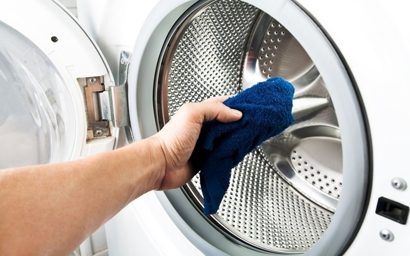 Nên vệ sinh máy giặt thường xuyên Nên vệ sinh máy giặt thường xuyên