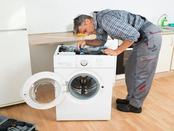 Dịch vụ vệ sinh máy giặt cửa ngang tại điện lạnh Đức Hưng